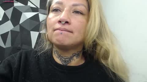 Snapshot of fenix_purple chatting on October 26, 1:00 am FENIX online show from October 26, 1:00 am