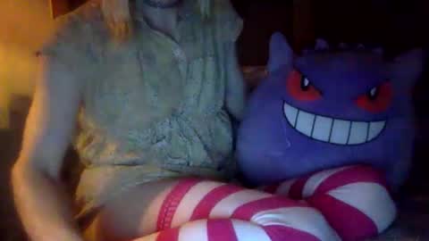 Snapshot of fenn88_ chatting on May 21, 2:51 am fenn88_ online show from May 21, 2:51 am