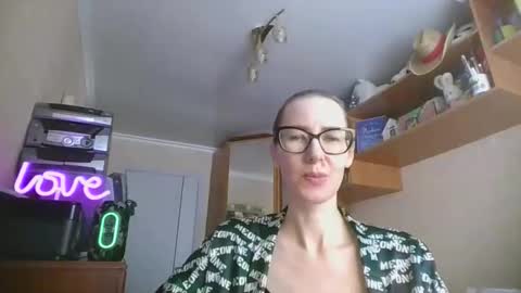 Snapshot of feraliss chatting on March 13, 11:17 am feraliss online show from March 13, 11:17 am