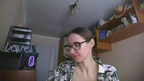 Snapshot of feraliss chatting on March 16, 10:52 am feraliss online show from March 16, 10:52 am
