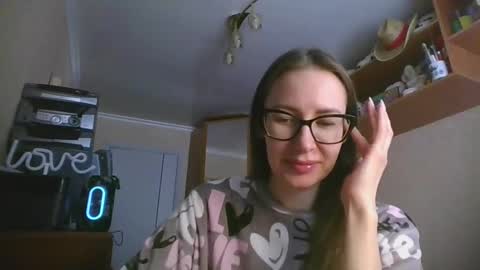 Snapshot of feraliss chatting on March 18, 11:24 am feraliss online show from March 18, 11:24 am