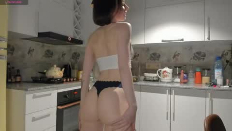 Snapshot of ferdina18 chatting on April 22, 6:09 pm Leya online show from April 22, 6:09 pm