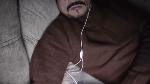 Snapshot of fernand89 chatting on January 19, 6:42 am fernand89 online show from January 19, 6:42 am