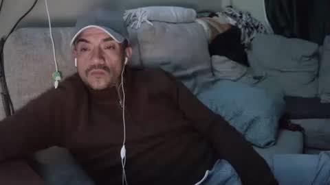 Snapshot of fernand89 chatting on February 13, 6:52 am fernand89 online show from February 13, 6:52 am