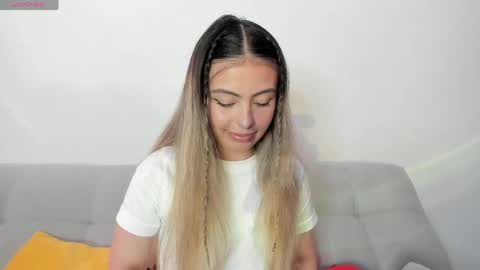 Snapshot of fernanda_aaa chatting on April 13, 3:28 pm fernanda online show from April 13, 3:28 pm