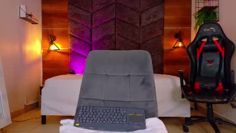 Snapshot of fernandabrown__ chatting on June 26, 8:13 pm FERNANDA BROWN online show from June 26, 8:13 pm