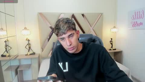 FER PHOENIX online show from November 25, 3:28 am