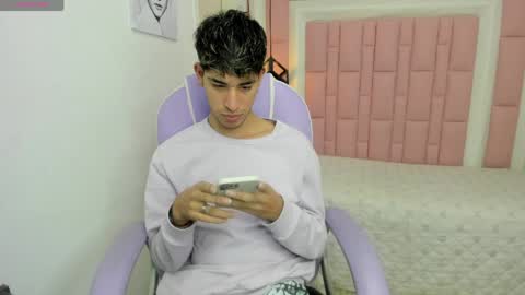 FER PHOENIX online show from April 22, 3:31 am