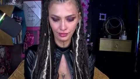 Snapshot of fetishsarah chatting on June 24, 9:25 pm Sarah online show from June 24, 9:25 pm