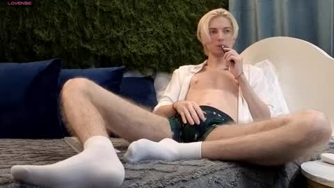 Thomas online show from December 4, 9:23 pm