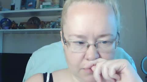fialkaxl online show from August 4, 3:43 am