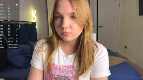 Snapshot of fififlower chatting on May 27, 7:00 pm Rebecca online show from May 27, 7:00 pm