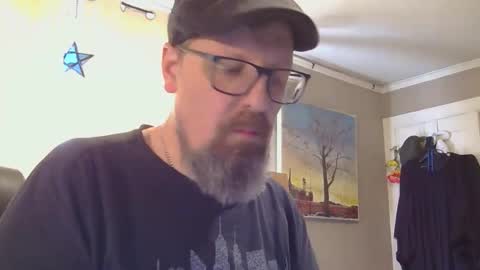 Snapshot of figuredraw chatting on April 15, 9:48 pm figuredraw online show from April 15, 9:48 pm