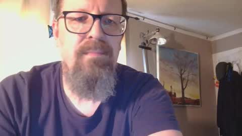Snapshot of figuredraw chatting on April 27, 10:30 pm figuredraw online show from April 27, 10:30 pm