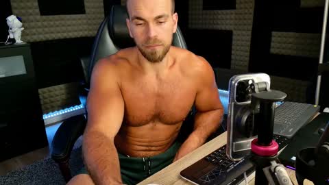 Snapshot of finch93 chatting on September 8, 4:39 pm Nick online show from September 8, 4:39 pm