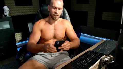 Snapshot of finch93 chatting on September 14, 3:44 pm Nick online show from September 14, 3:44 pm