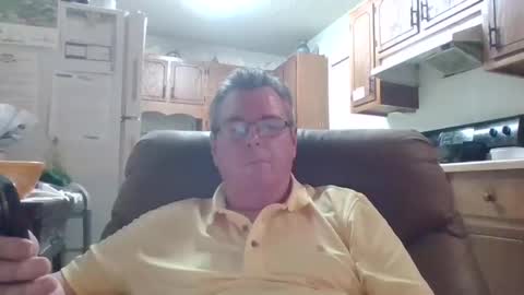 Snapshot of finderfiner chatting on February 27, 9:54 am finderfiner online show from February 27, 9:54 am