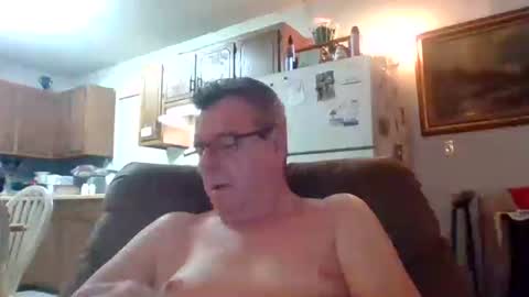 Snapshot of finderfiner chatting on July 28, 11:17 am finderfiner online show from July 28, 11:17 am
