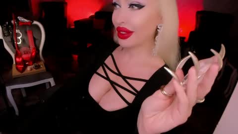 Snapshot of findom_god chatting on April 20, 3:09 am AlfaFemale online show from April 20, 3:09 am