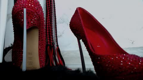 Snapshot of findom_god chatting on May 4, 4:08 am AlfaFemale online show from May 4, 4:08 am