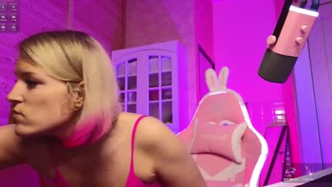 Snapshot of findom_lady_shine chatting on May 7, 5:18 pm Lady online show from May 7, 5:18 pm