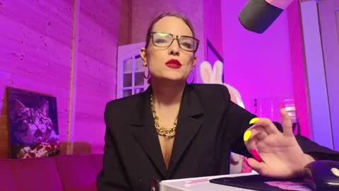 Snapshot of findom_lady_shine chatting on May 14, 6:37 pm Lady online show from May 14, 6:37 pm