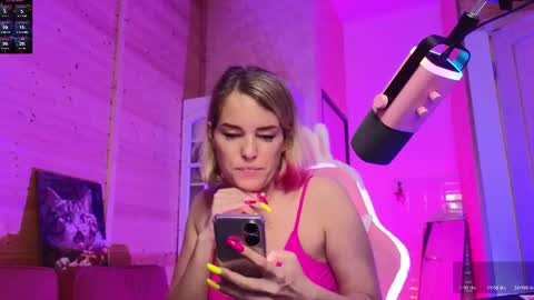 Snapshot of findom_lady_shine chatting on May 21, 6:37 pm Lady online show from May 21, 6:37 pm