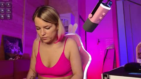 Snapshot of findom_lady_shine chatting on May 27, 4:48 pm Lady online show from May 27, 4:48 pm