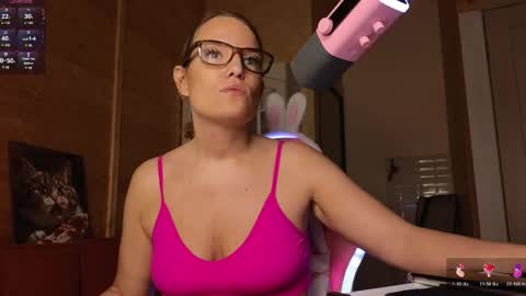Snapshot of findom_lady_shine chatting on May 28, 9:56 pm Lady online show from May 28, 9:56 pm
