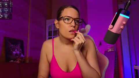 Snapshot of findom_lady_shine chatting on July 8, 6:01 pm Lady online show from July 8, 6:01 pm