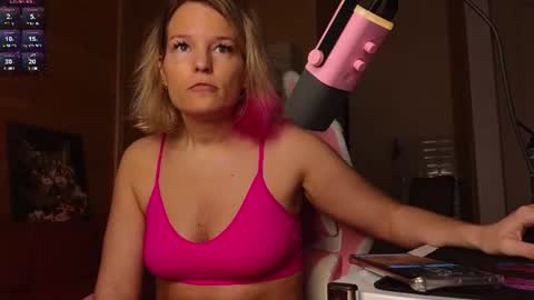 Snapshot of findom_lady_shine chatting on July 15, 5:07 pm Lady online show from July 15, 5:07 pm