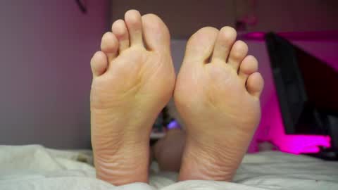 Snapshot of findomfeet_ chatting on April 24, 1:41 am Ashley online show from April 24, 1:41 am