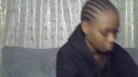 Snapshot of fine_queen12 chatting on June 15, 11:29 pm fine_queen12 online show from June 15, 11:29 pm