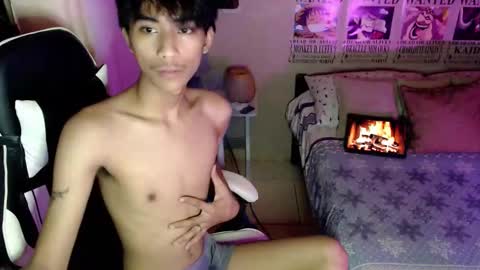 fineboii_rey18 online show from May 8, 10:09 am
