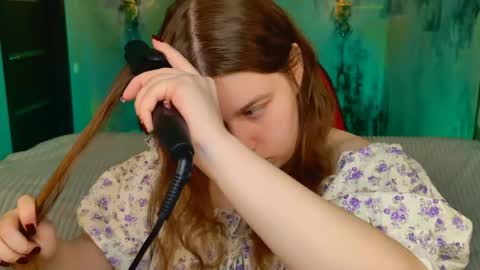 Snapshot of fioramarmoris chatting on May 1, 5:23 am fiora online show from May 1, 5:23 am