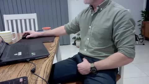 Snapshot of fit_worker chatting on June 18, 9:14 am fit_worker online show from June 18, 9:14 am