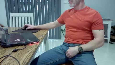 Snapshot of fit_worker chatting on August 8, 6:59 am fit_worker online show from August 8, 6:59 am