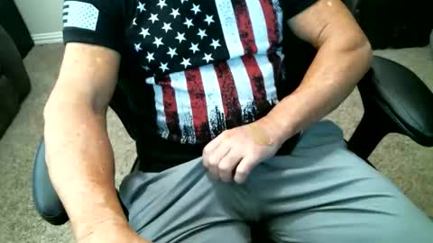 fitguy40 online show from February 8, 8:12 pm