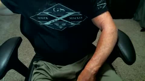 fitguy40 online show from May 10, 3:44 am