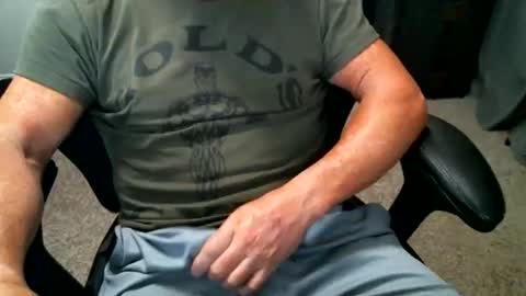 fitguy40 online show from May 17, 7:32 pm