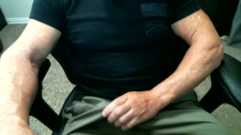 fitguy40 online show from June 11, 8:51 pm
