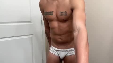 Snapshot of fithornyandtatted chatting on November 8, 12:22 am fithornyandtatted online show from November 8, 12:22 am