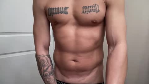 Snapshot of fithornyandtatted chatting on January 9, 10:22 pm fithornyandtatted online show from January 9, 10:22 pm