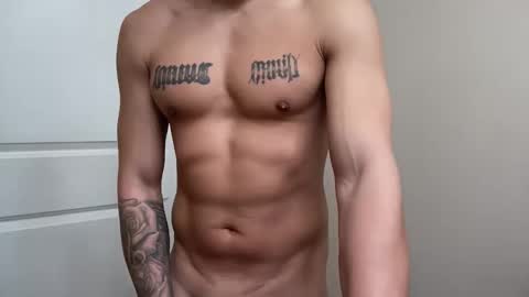 Snapshot of fithornyandtatted chatting on January 14, 4:34 pm fithornyandtatted online show from January 14, 4:34 pm