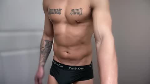 Snapshot of fithornyandtatted chatting on February 13, 4:47 pm fithornyandtatted online show from February 13, 4:47 pm