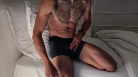 Snapshot of fitjacques chatting on June 24, 2:54 am fitjacques online show from June 24, 2:54 am