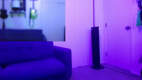 Flannel Dong online show from March 25, 7:36 am