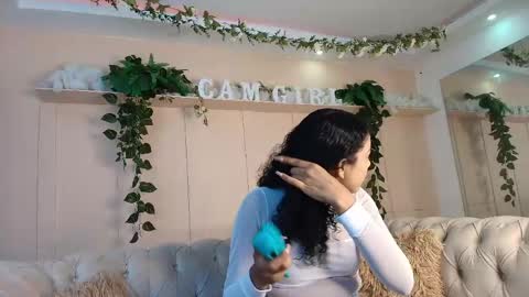 Snapshot of flavia_cruz chatting on May 25, 12:44 pm Flavia online show from May 25, 12:44 pm