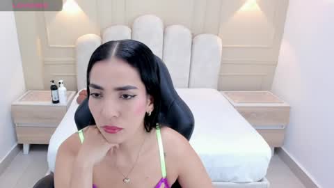Snapshot of fleurgreco chatting on April 23, 12:15 pm FLEUR online show from April 23, 12:15 pm