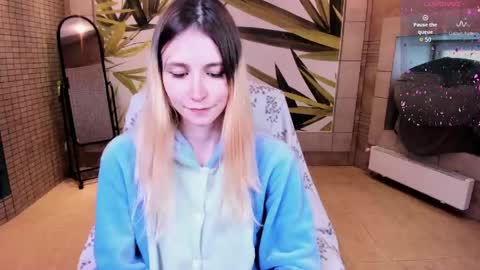 Snapshot of fleximona chatting on May 16, 10:36 am FlexiMona online show from May 16, 10:36 am